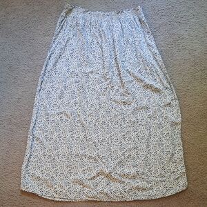 Old Navy ~ Women's size L Tall ~ Blue floral maxi skirt